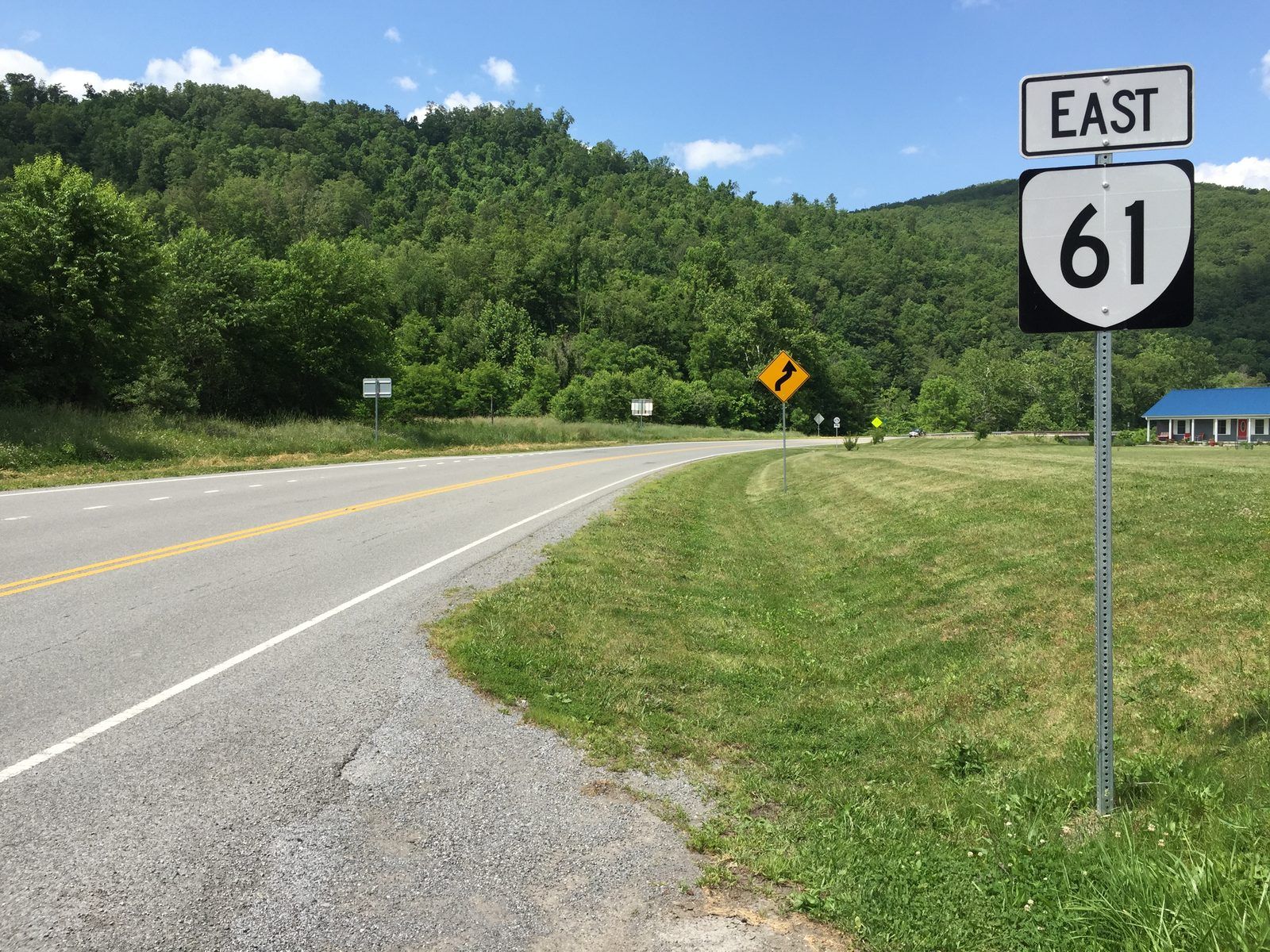 2017-06-11 15 29 50 View east along Virginia State Route 61 at U.S. Route 52 (Scenic Highway) in Rocky Gap, Bland County, Virginia